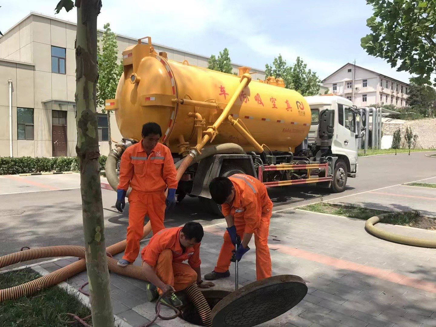 福建化粪池清理与5-8吨吸粪车施工效率分析